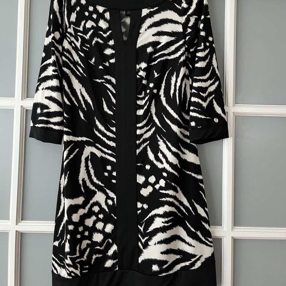 Fits like a size 4, 3/4 sleeve a line style dress